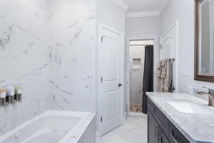 Holiday home Vcay - Modern 5 Bedroom Near French Quarter! New Orleans